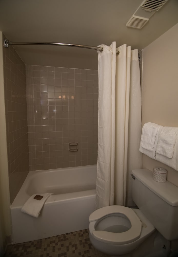 Superior Double Room, Ensuite (Dbl/Dbl Lakeview) photo 2