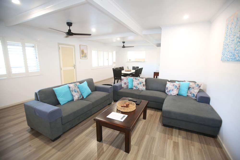Deluxe Cottage, 2 Bedrooms, Non Smoking, Partial Ocean View photo 2