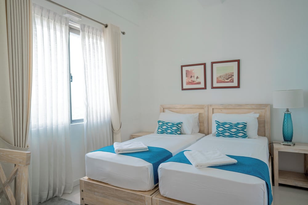 Deluxe Apartment, 2 Bedrooms, Kitchen, Partial Sea View photo 3
