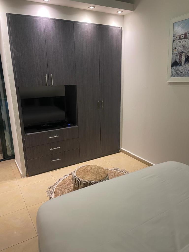 One-Bedroom Suite with Balcony - Photo 5