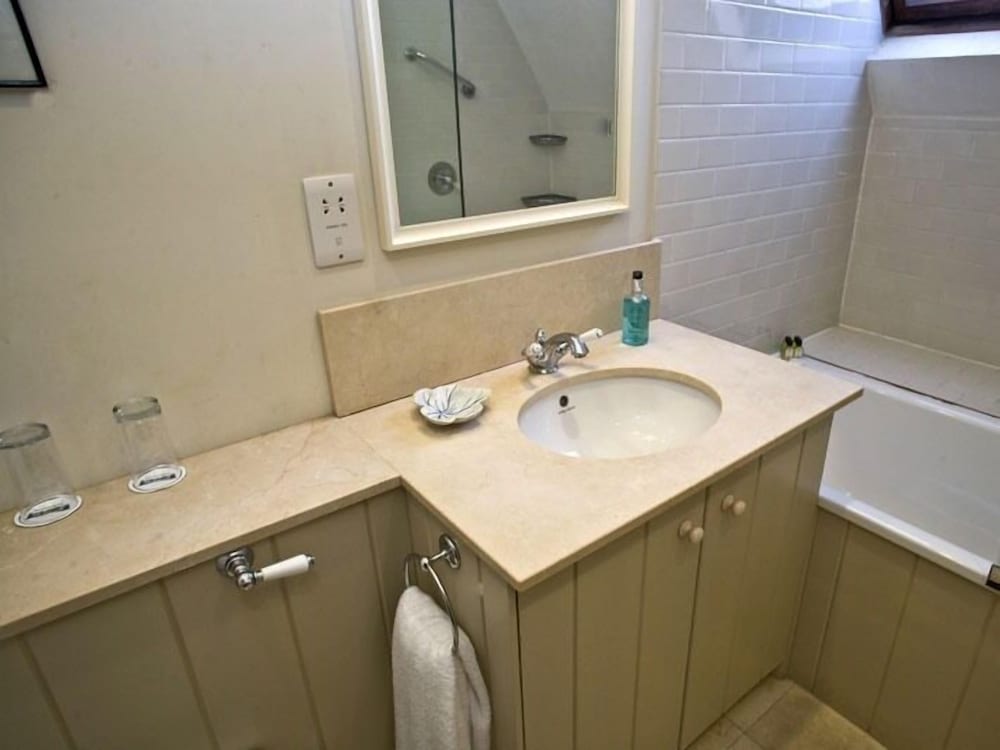 Standard Double Room, Ensuite (2nd Floor) - Photo 9