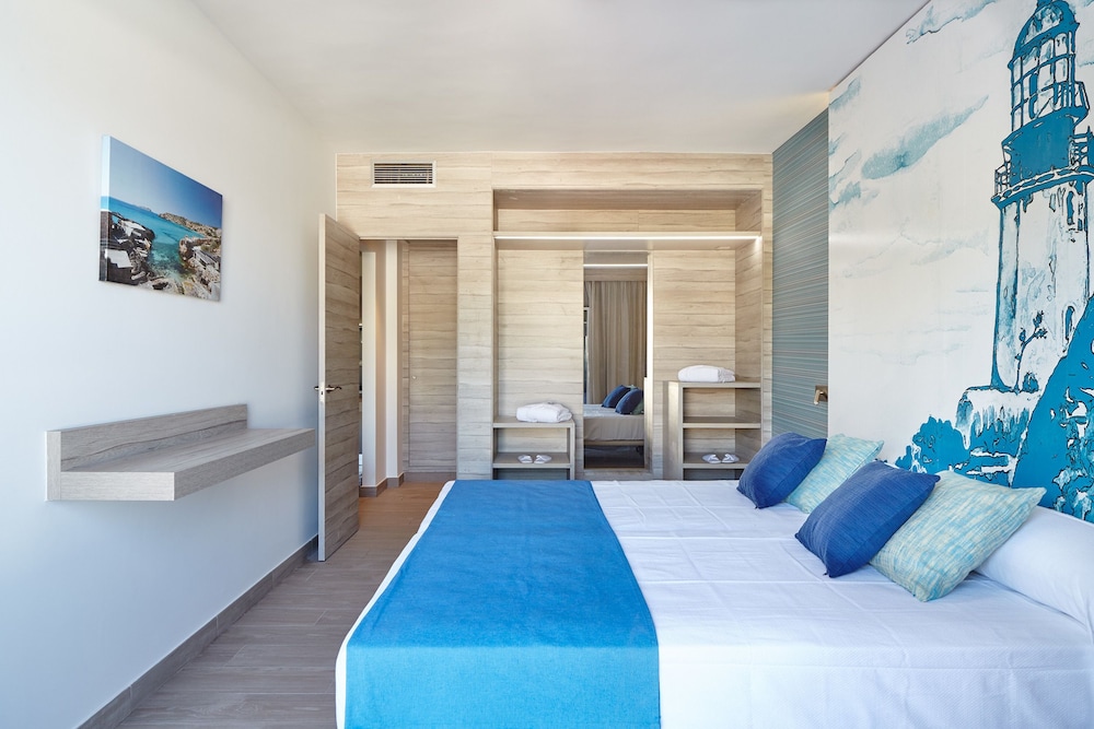 Suite, Balcony, Partial Sea View - Photo 4