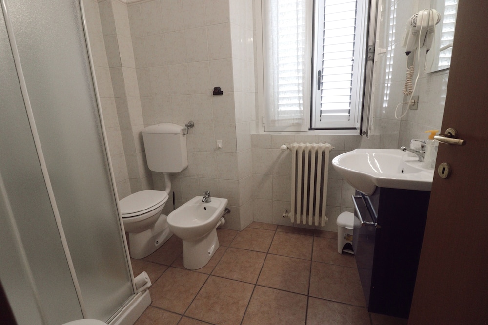 Basic Double Room photo 3