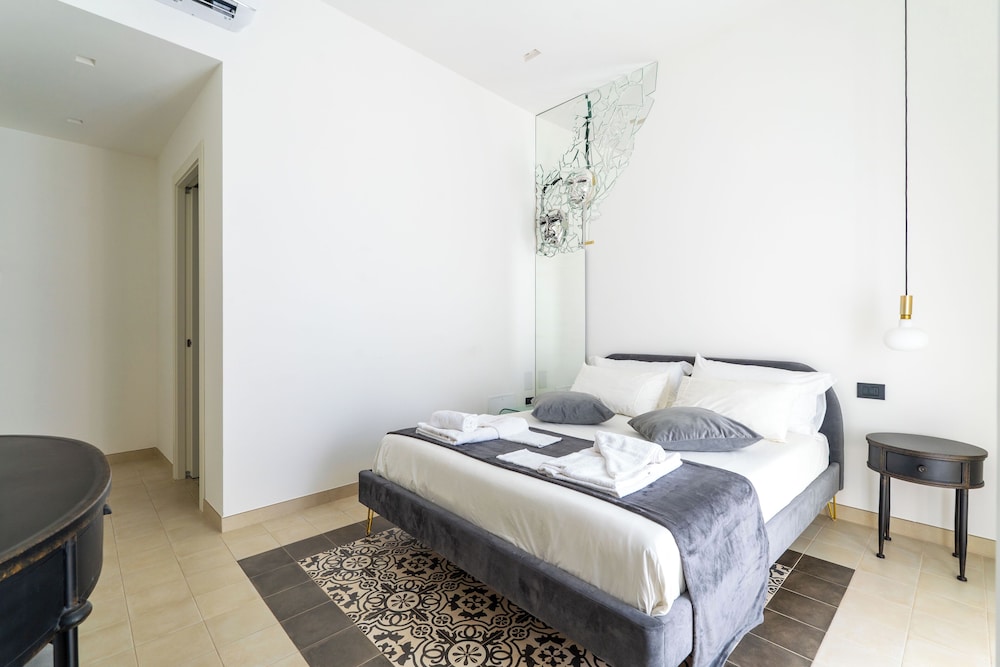 Superior Double Room, Private Bathroom, City View (Pirandello) photo 2