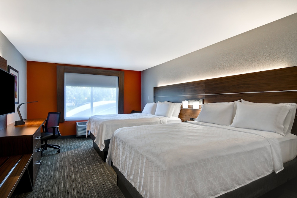 Standard Room, 2 Queen Beds - Photo 4