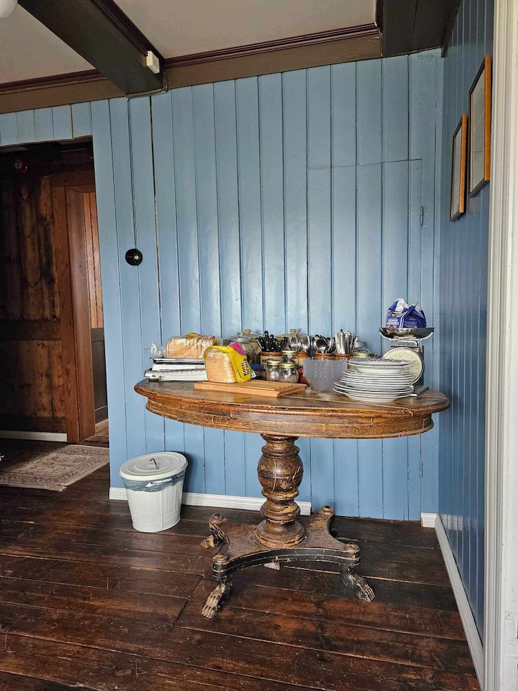 Standard Triple Room, Shared Bathroom photo 2