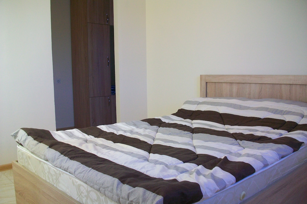 Basic Quadruple Room, Mountain View