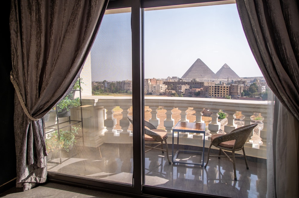 Superior Double or Twin Room (Pyramids View) photo 1