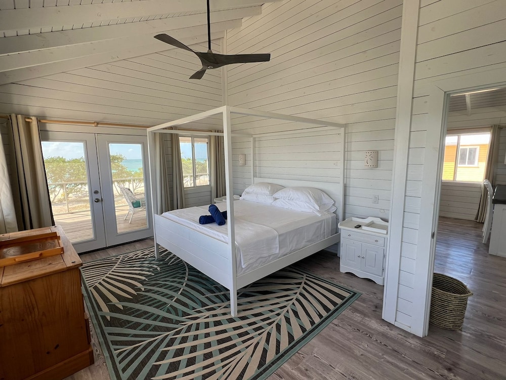 Premium Cottage, 1 King Bed, Beach View photo 1