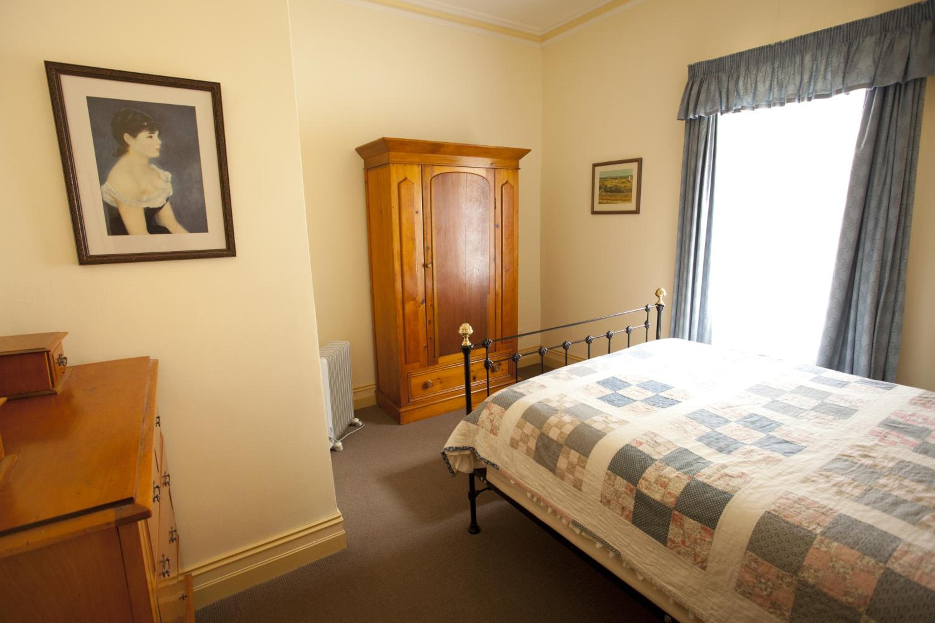 Two-Bedroom Apartment - Photo 8