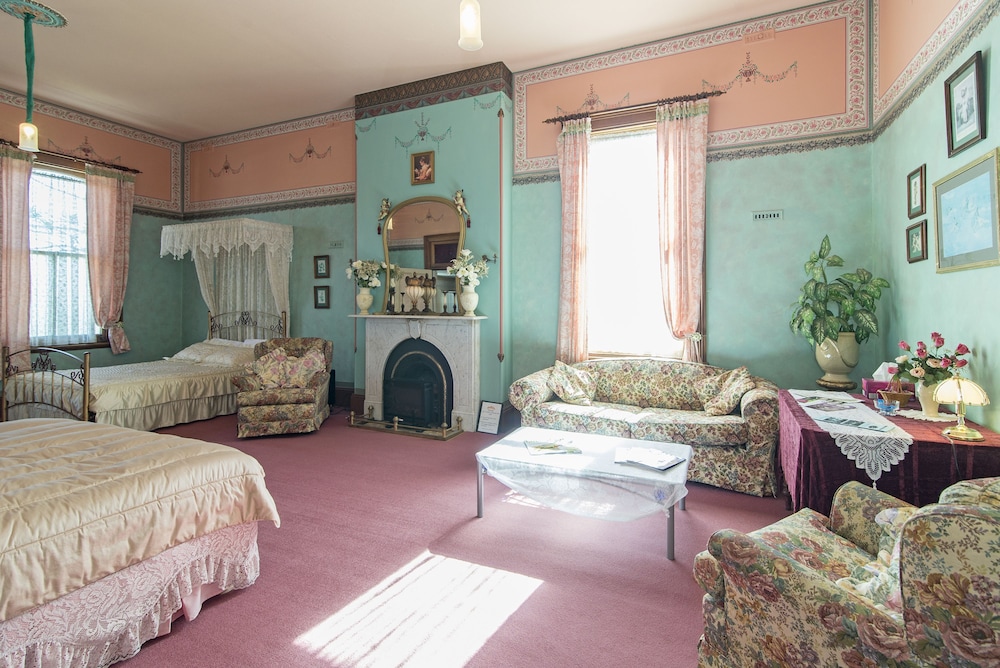 Standard Room, Non Smoking (Julius Caesar Room) photo 2