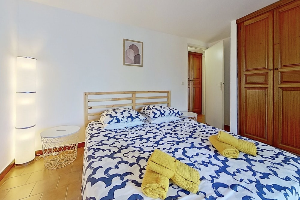 Panoramic Apartment, 2 Bedrooms, Sea View, Oceanfront