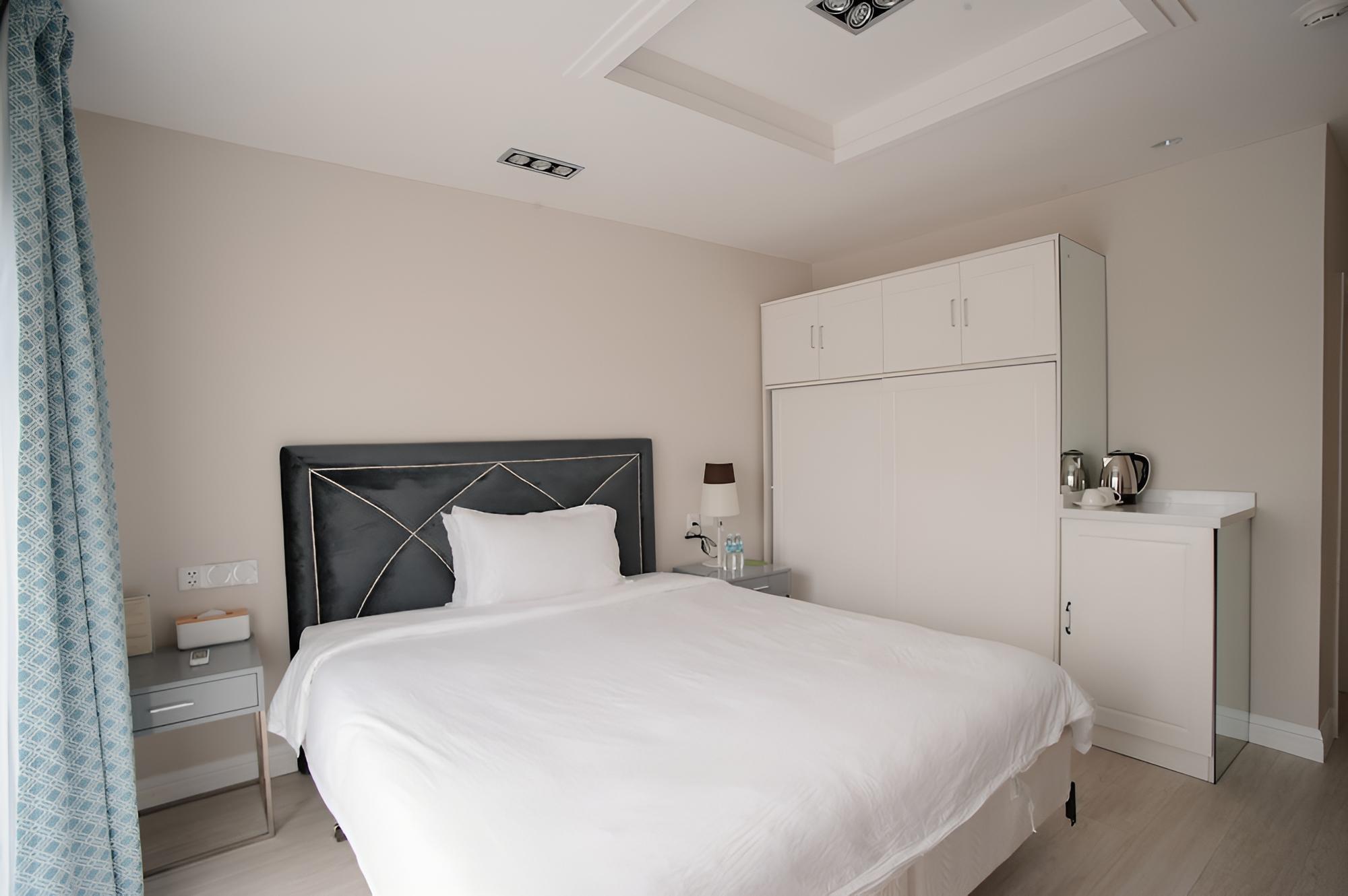 Standard Room, 1 Queen Bed, Non Smoking, City View photo 2