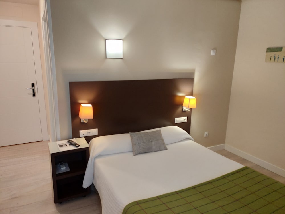 Room, 1 Double Bed - Photo 4