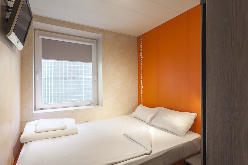 Room thumbnail 6