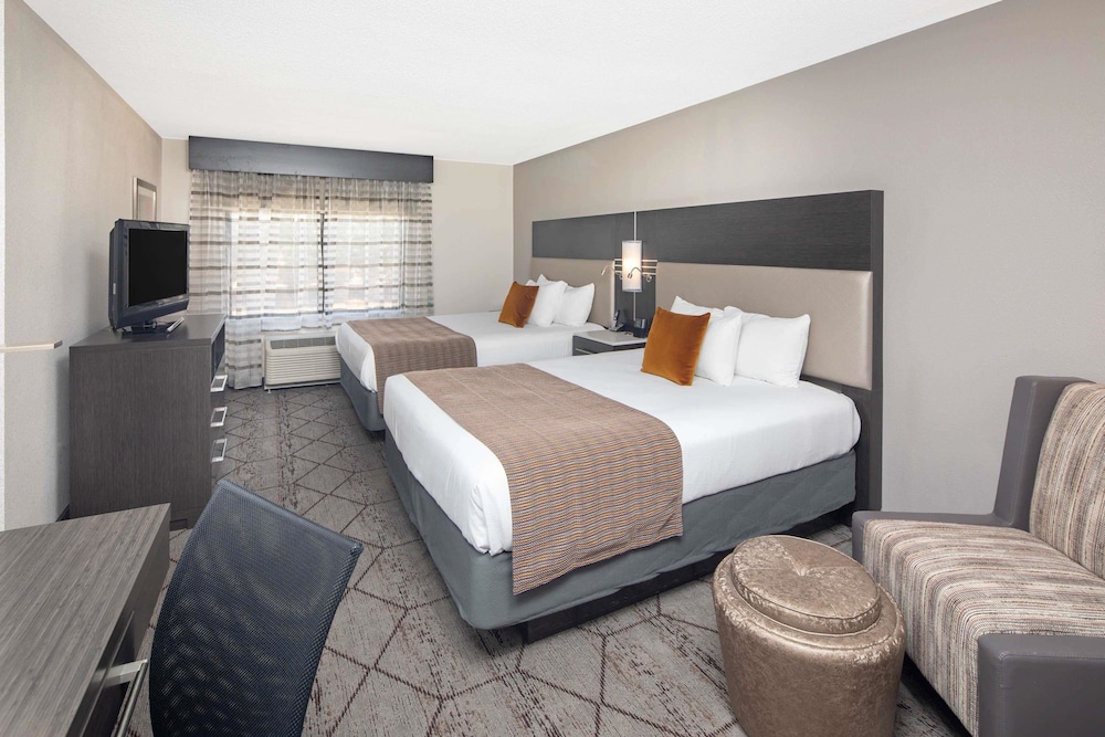 Standard Room, 2 Queen Beds photo 2