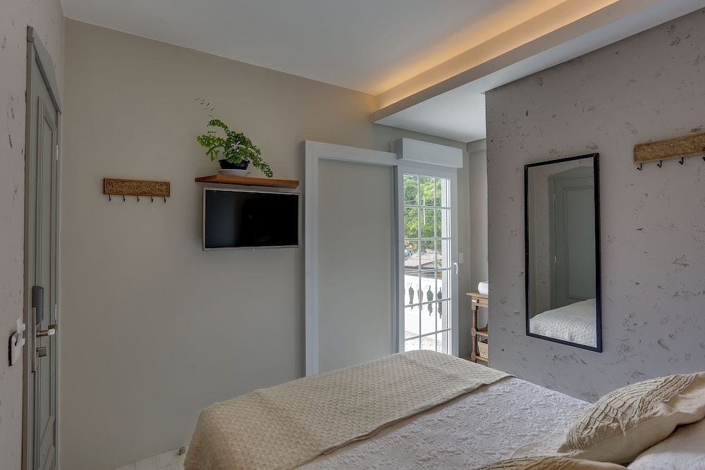 Superior Double Room, Partial Sea View, Beachside photo 2