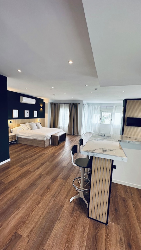 Deluxe Studio Suite, 1 Bedroom, Sea View - Photo 13