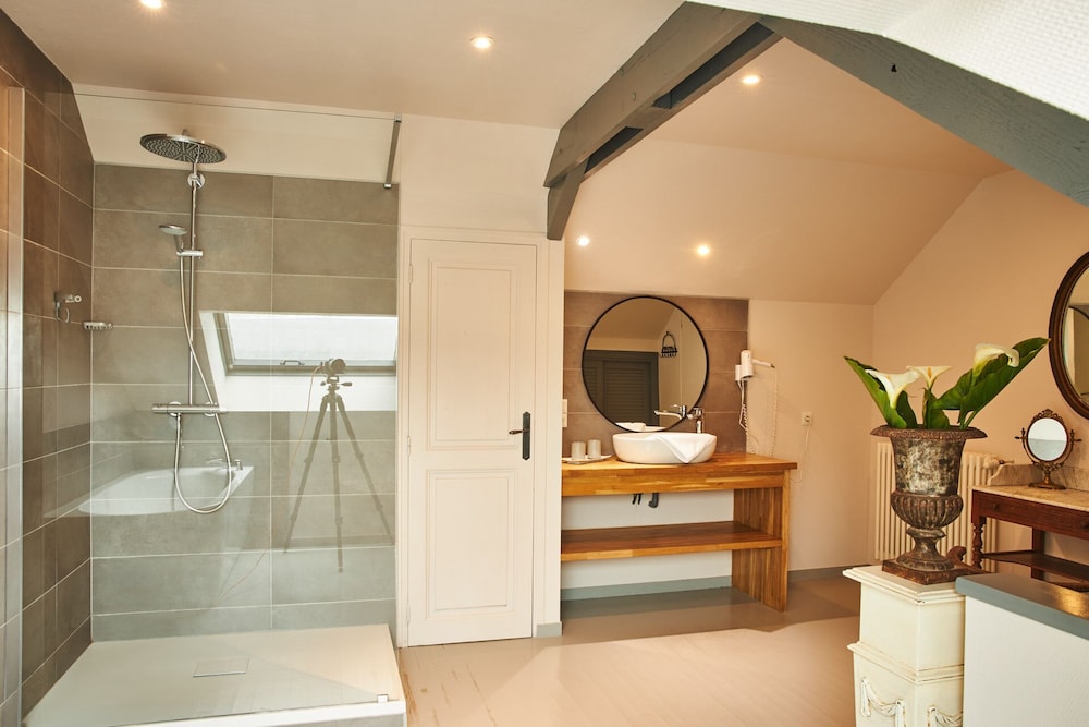 Deluxe Double Room, 1 King Bed photo 3