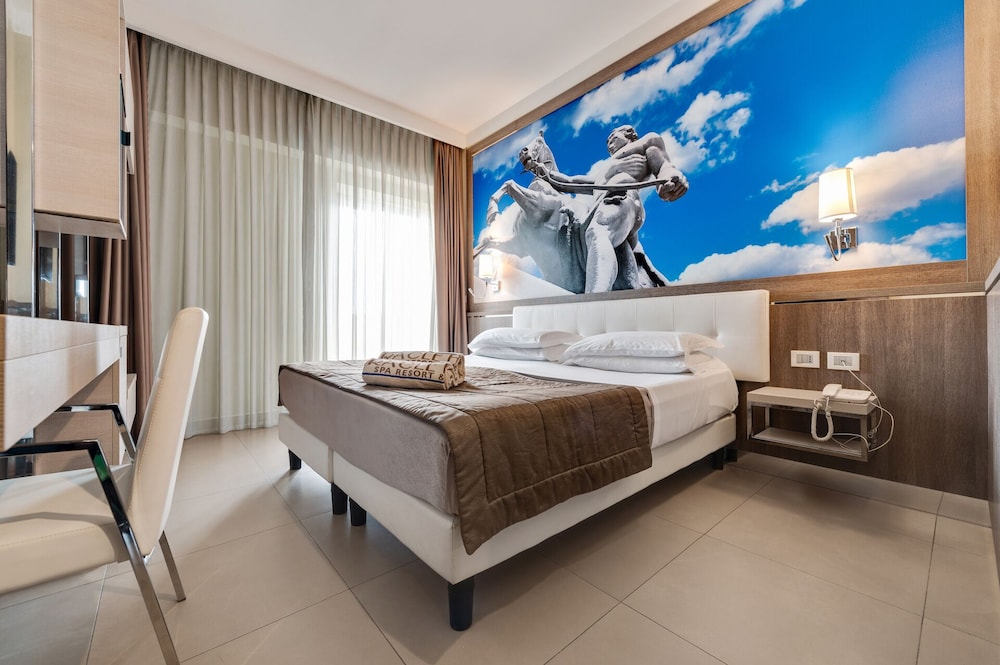 Panoramic Room