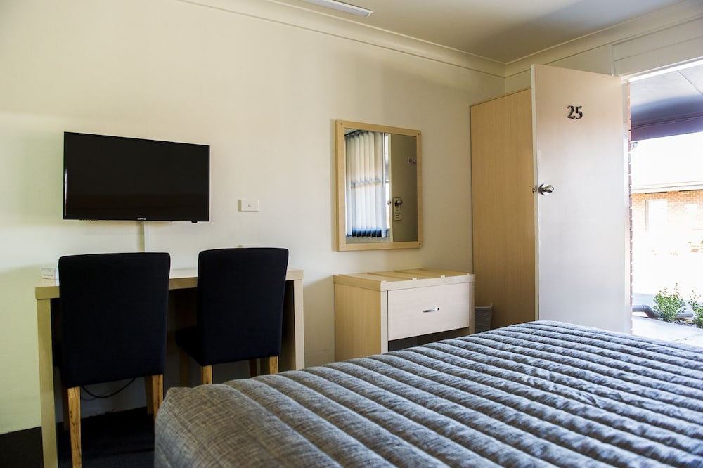 Queen Room photo 2