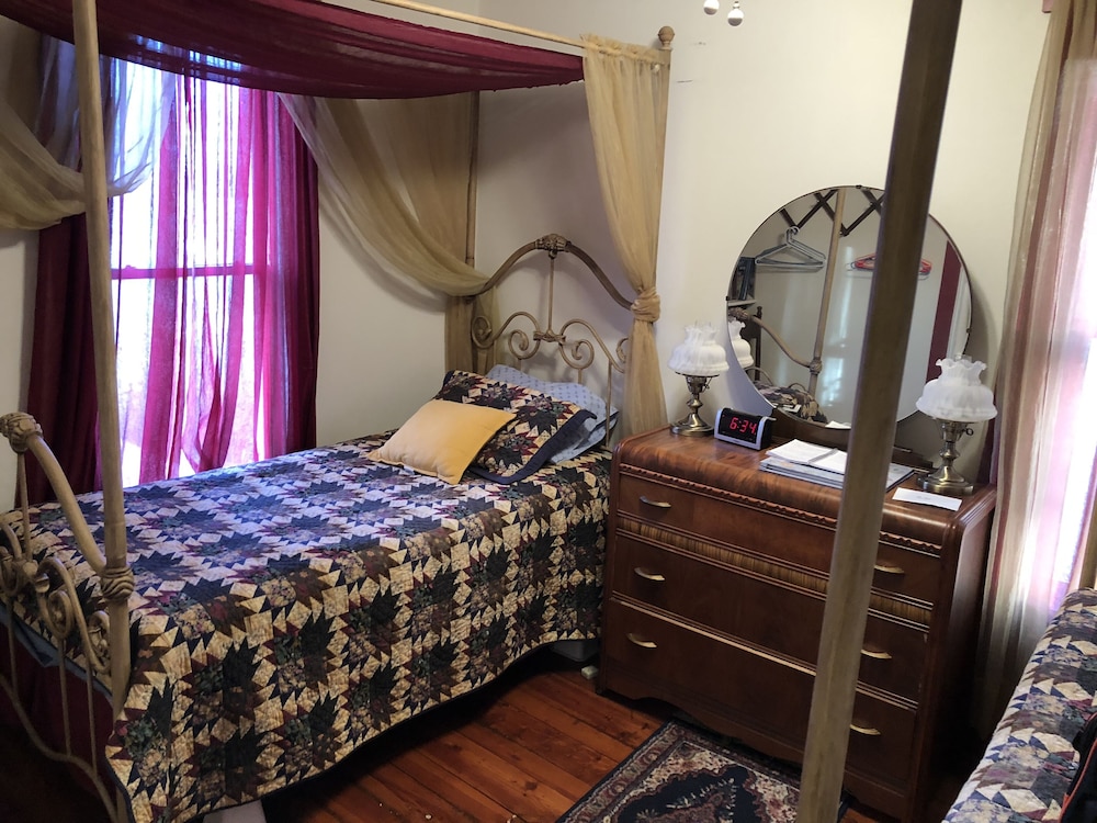 Standard Double or Twin Room, Ensuite (Generals' Hideaway) photo 1