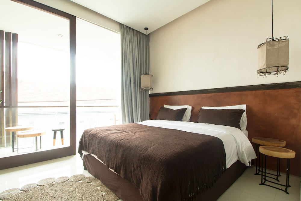 Suite, 2 Bedrooms - Photo 32