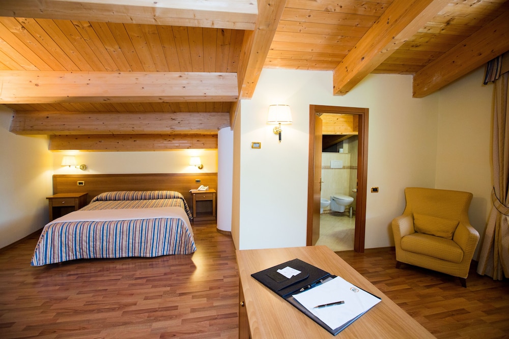 Deluxe Double or Twin Room - Photo 1