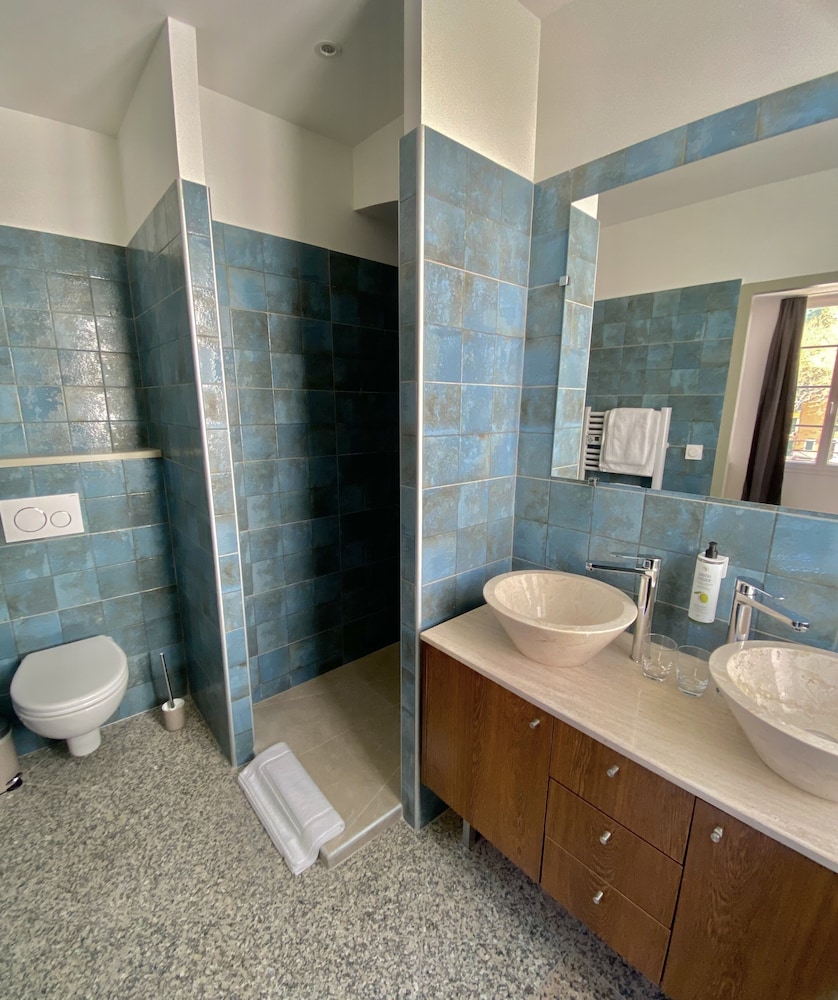 Deluxe Suite - Photo 8