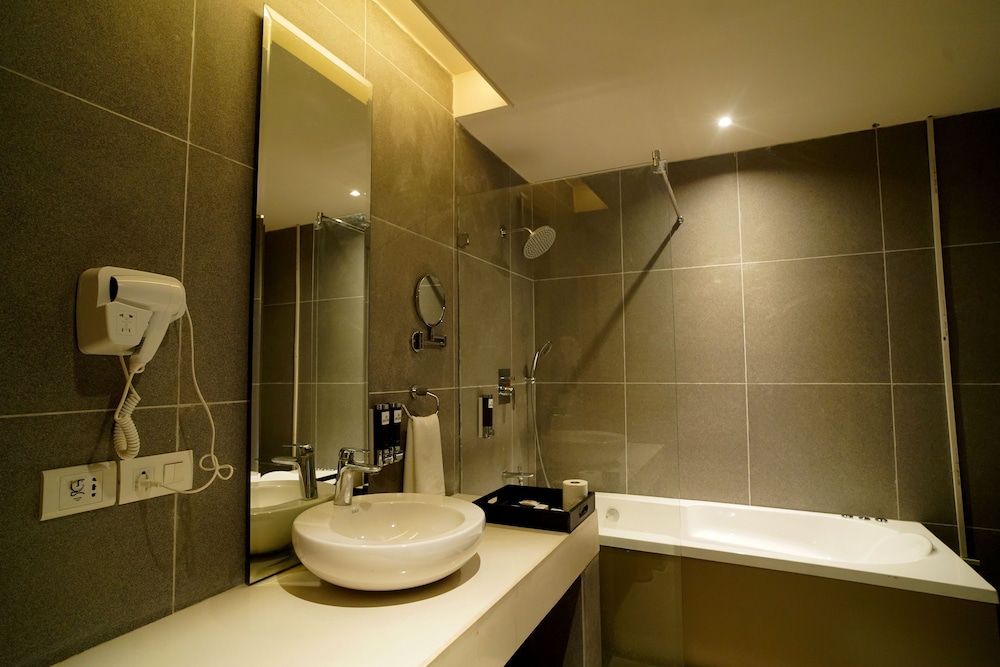 Luxury Studio Suite - Photo 7