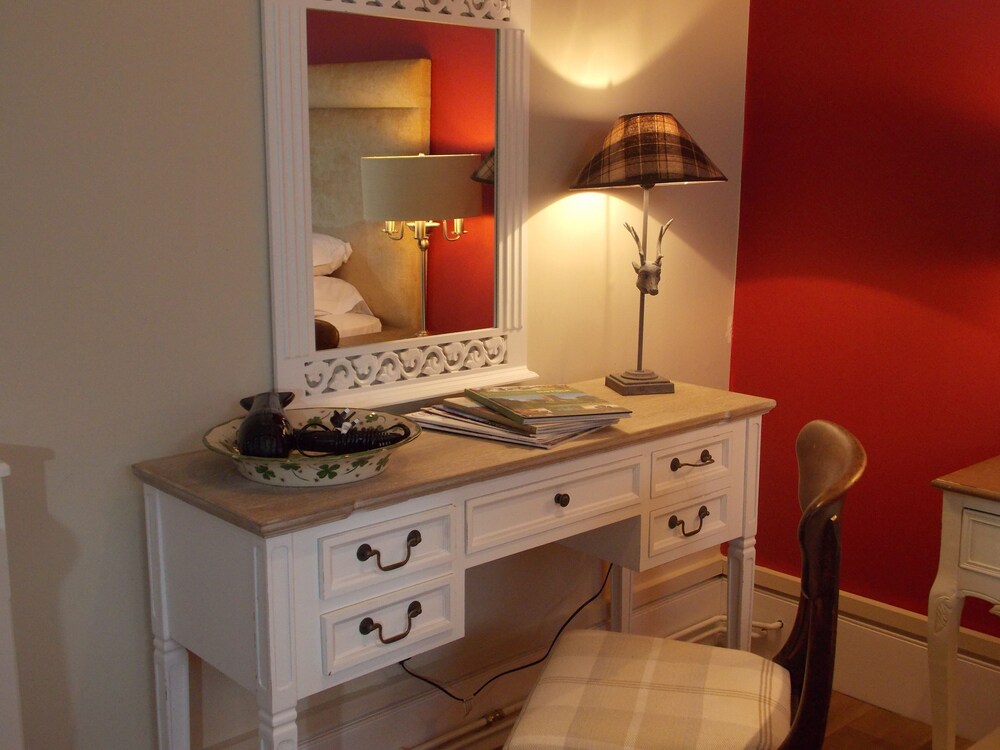 Superior Double Or Twin Room, Ensuite, Garden View Pet Friendly (The Waldingfield Room) photo 2