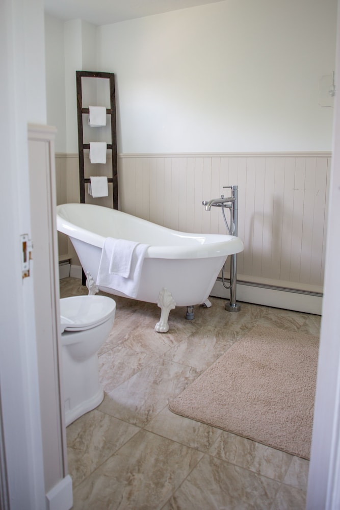 Deluxe Double Room, 1 Queen Bed, Kitchen photo 3