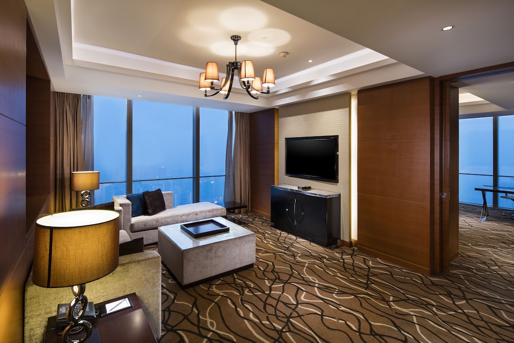 KING EXECUTIVE SUITE WITH LOUNGE ACCESS
