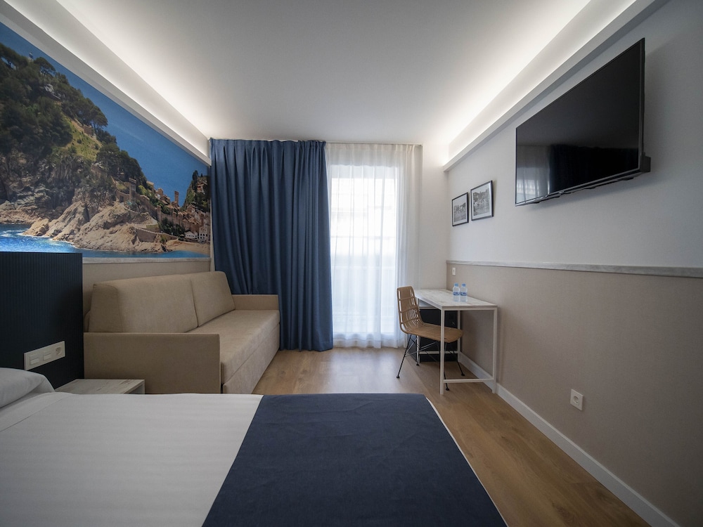 Superior Quadruple Room (4 Adults)