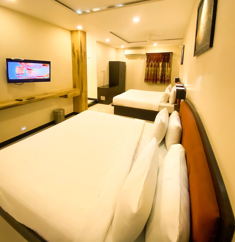 Executive Quadruple Room photo 2