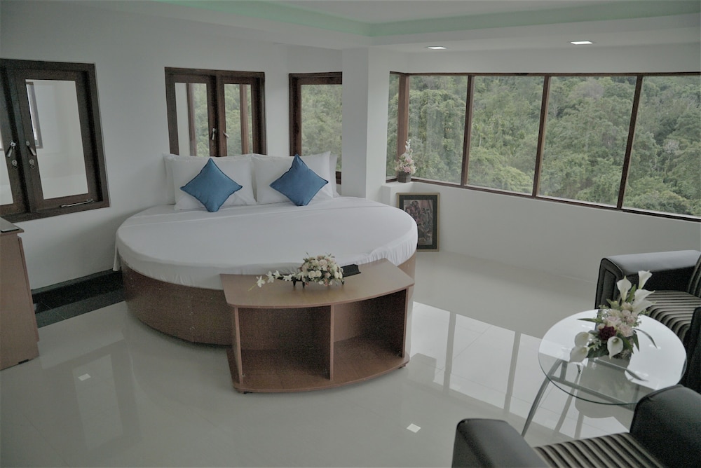 Honeymoon Suite