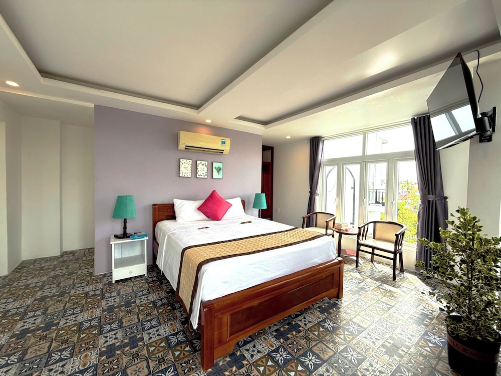 Junior Room, Balcony, City View