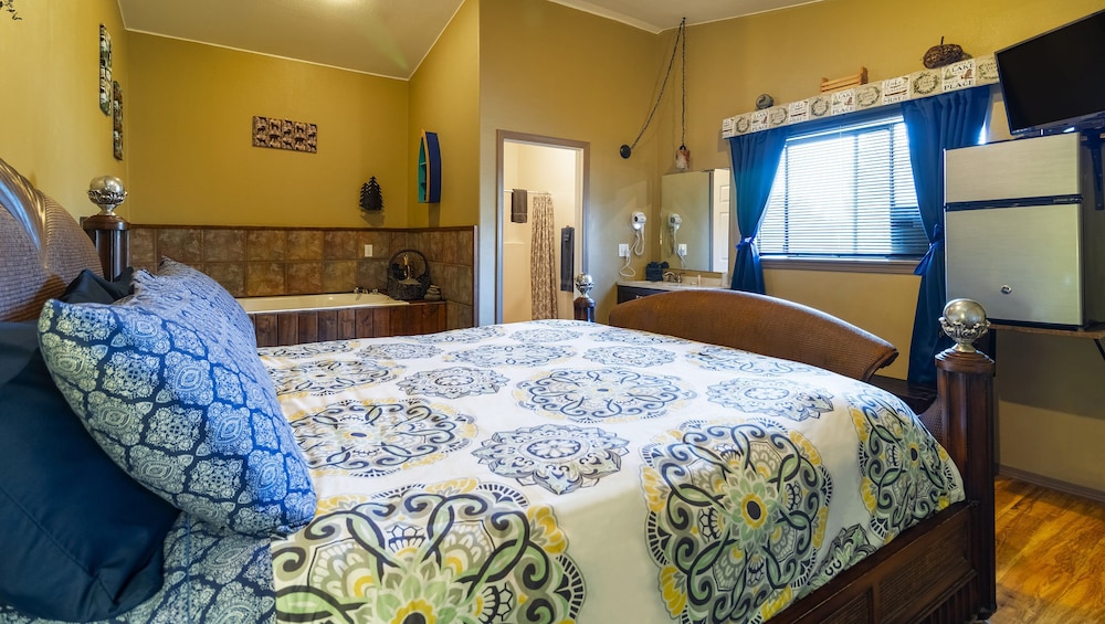 Cabin, 1 King Bed, Non Smoking, Jetted Tub (King Cabin)