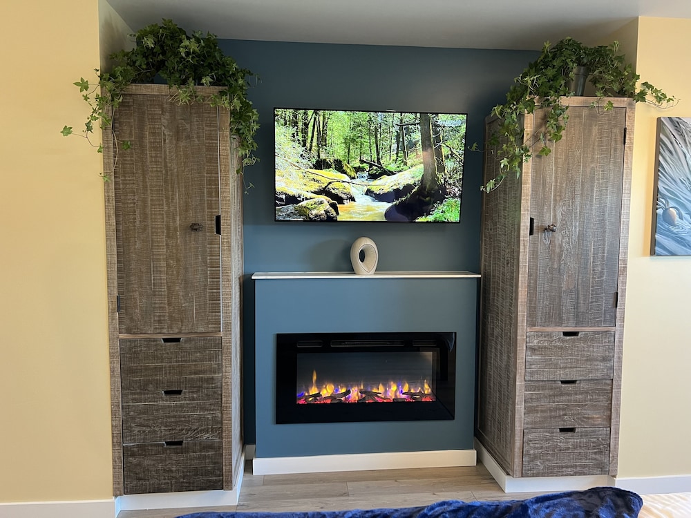Luxury Room, 1 King Bed with Sofa bed, Balcony, Ocean View photo 2