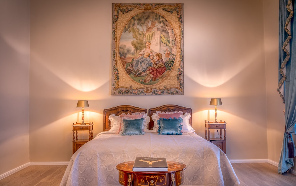 Luxury Studio Suite, 1 King Bed, Courtyard View photo 3