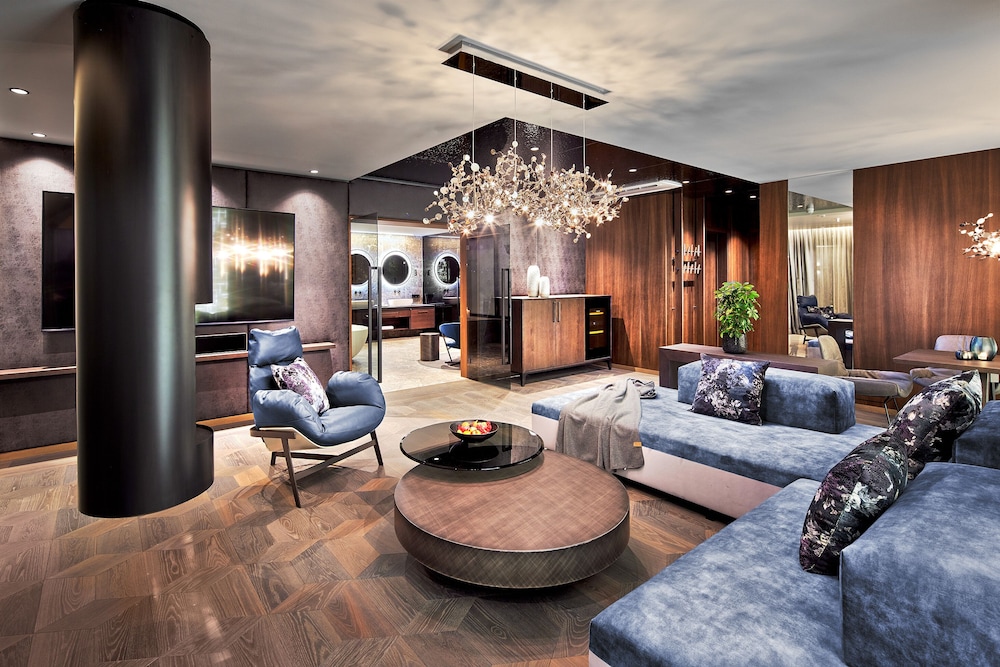 Luxury Suite
