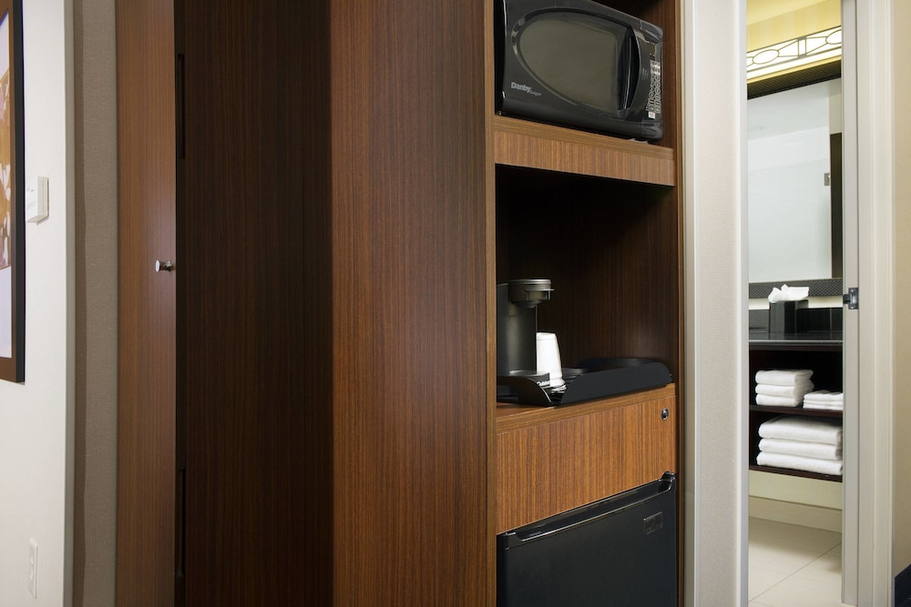 Room, 2 Queen Beds (Mobility/Hearing Accessible, Tub) - Photo 1