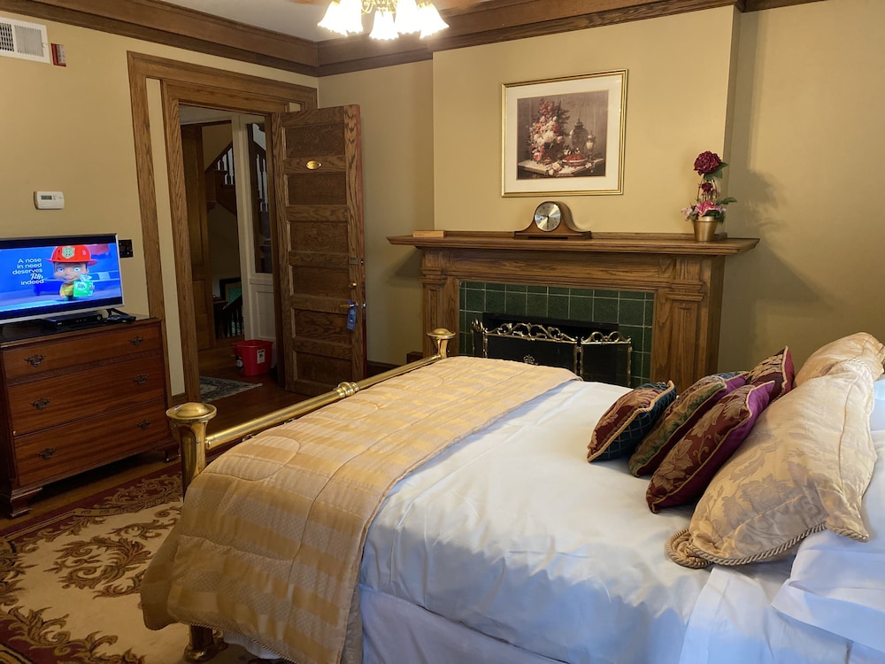 Room, 1 Queen Bed, Non Smoking, Jetted Tub (Hyacinth)