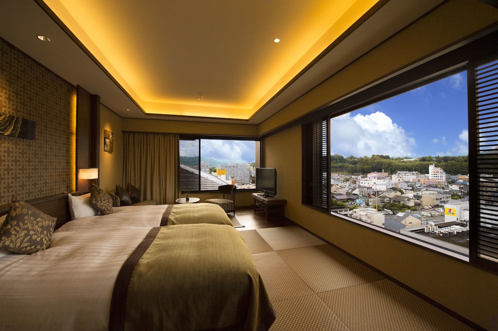 Modern Japanese Style Club Room, Mountain View