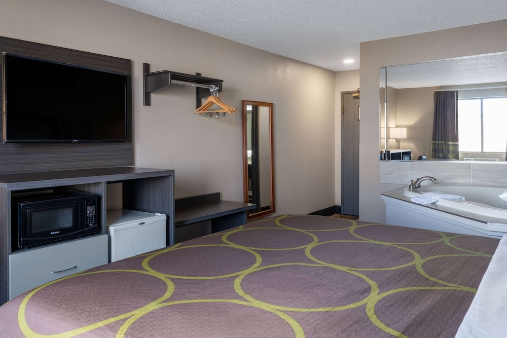 Superior Suite, 1 King Bed, Non Smoking - Photo 2