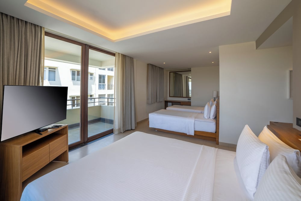Room, 2 Twin Beds, Balcony - Photo 3