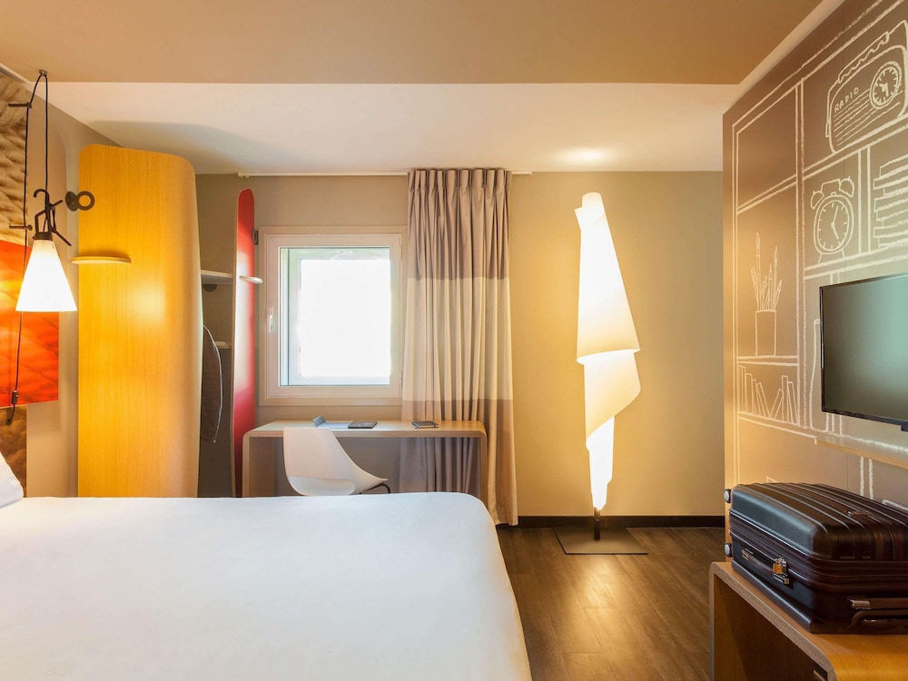 Suite, 1 Queen Bed with Sofa bed