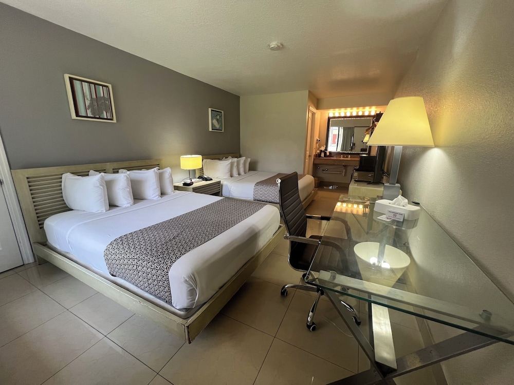 Deluxe Double Room, 2 Queen Beds - Photo 3