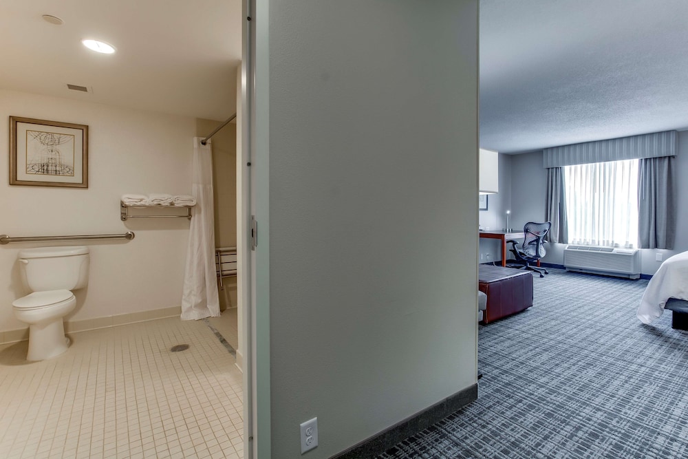 Suite, 1 Bedroom, Accessible (Roll-in shower) - Photo 2