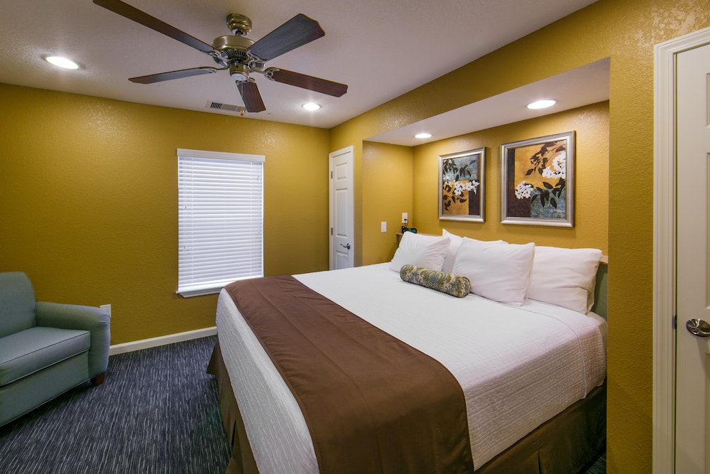 Grand Room, 3 Bedrooms photo 3